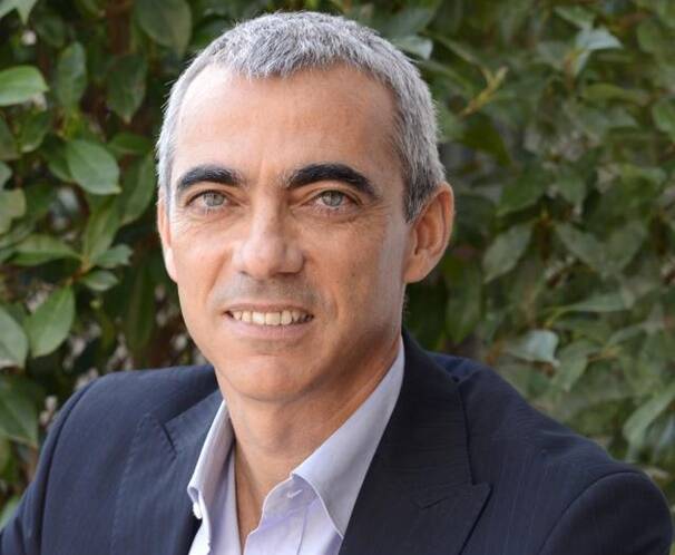 Ritratto di Emanuele Dessì, addetto stampa e memoria storica del Meeting