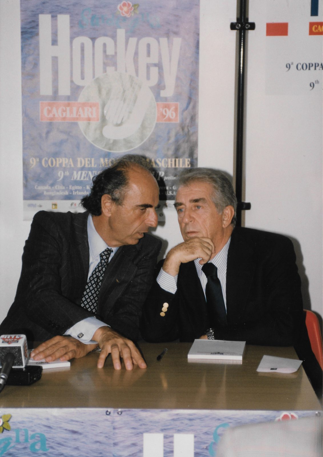 Arrica alla conferenza stampa della 9ª Coppa del Mondo maschile di hockey, Cagliari 1996