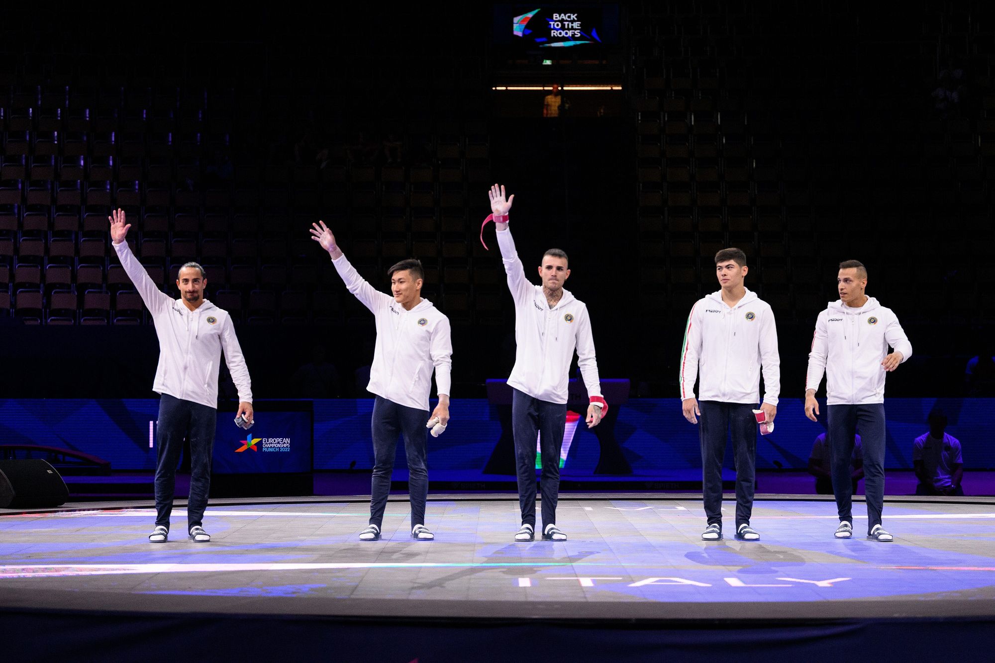 La squadra maschile italiana saluta il pubblico in pedana agli Europei di Monaco