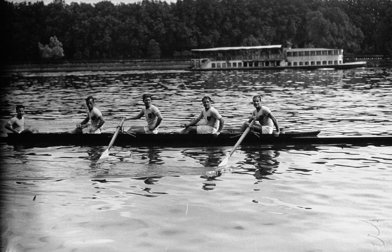 L'equipaggio italiano del quattro con campione d'Europa nel 1931 sulla Senna