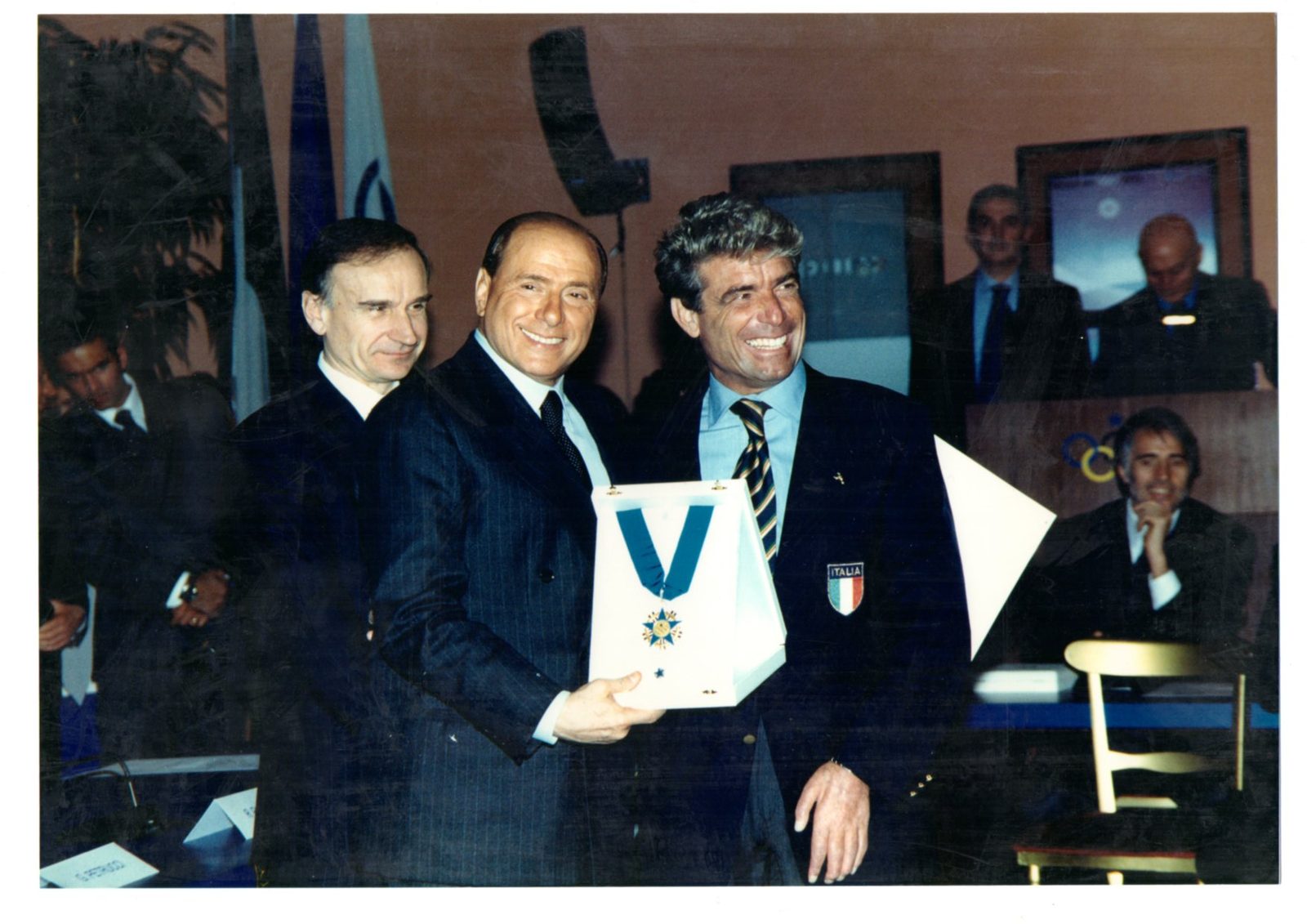 Jeff Onorato durante la consegna di un'onorificenza