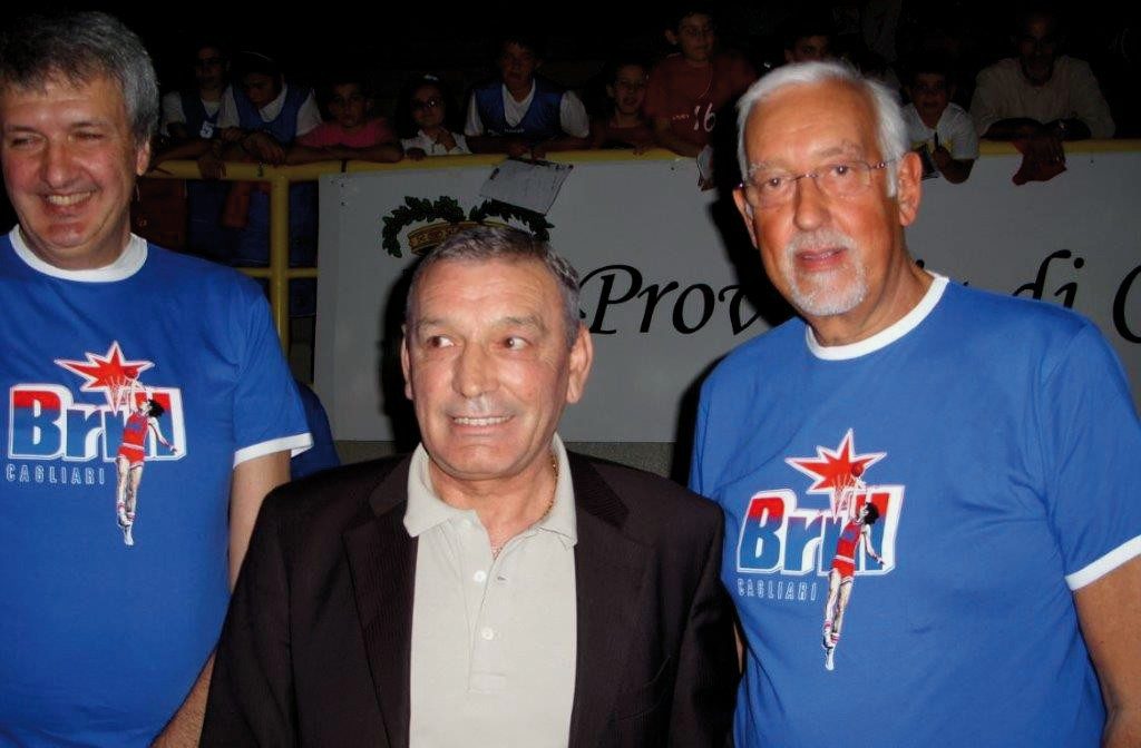 Tre protagonisti del Brill sorridenti al palazzetto