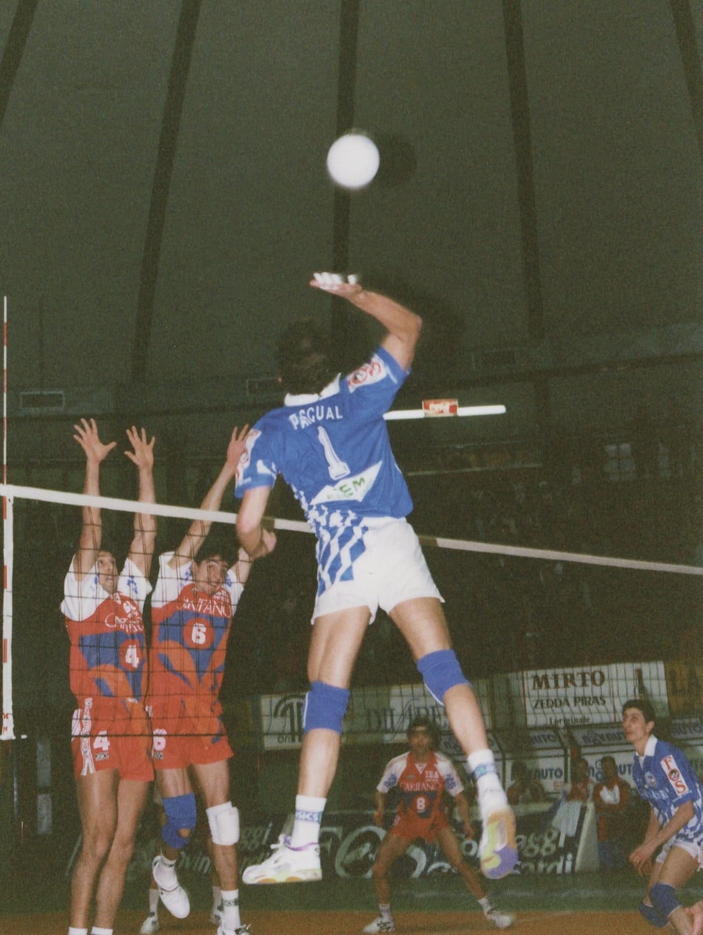 Rafael Pascual in attacco con la maglia numero 1 dell'Olimpia Sant'Antioco